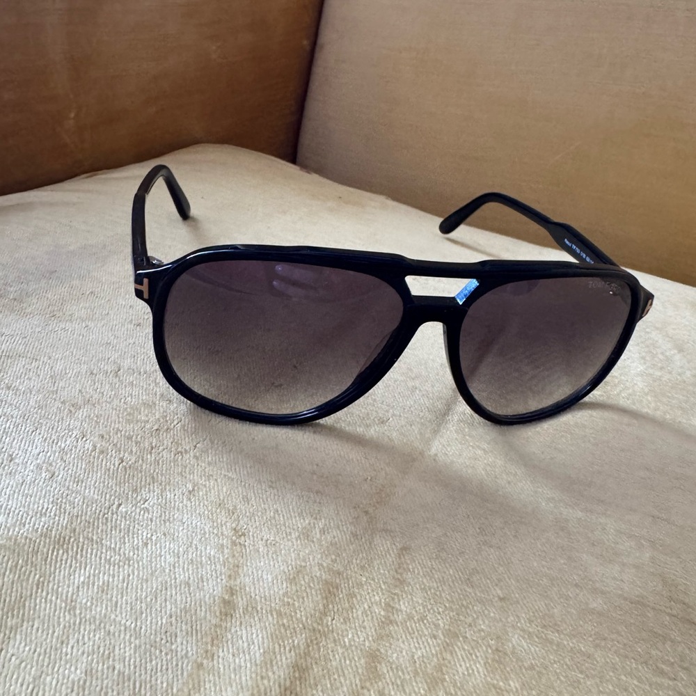 Tom ford black RAOUL sunglasses TF753 $430 retail EUC